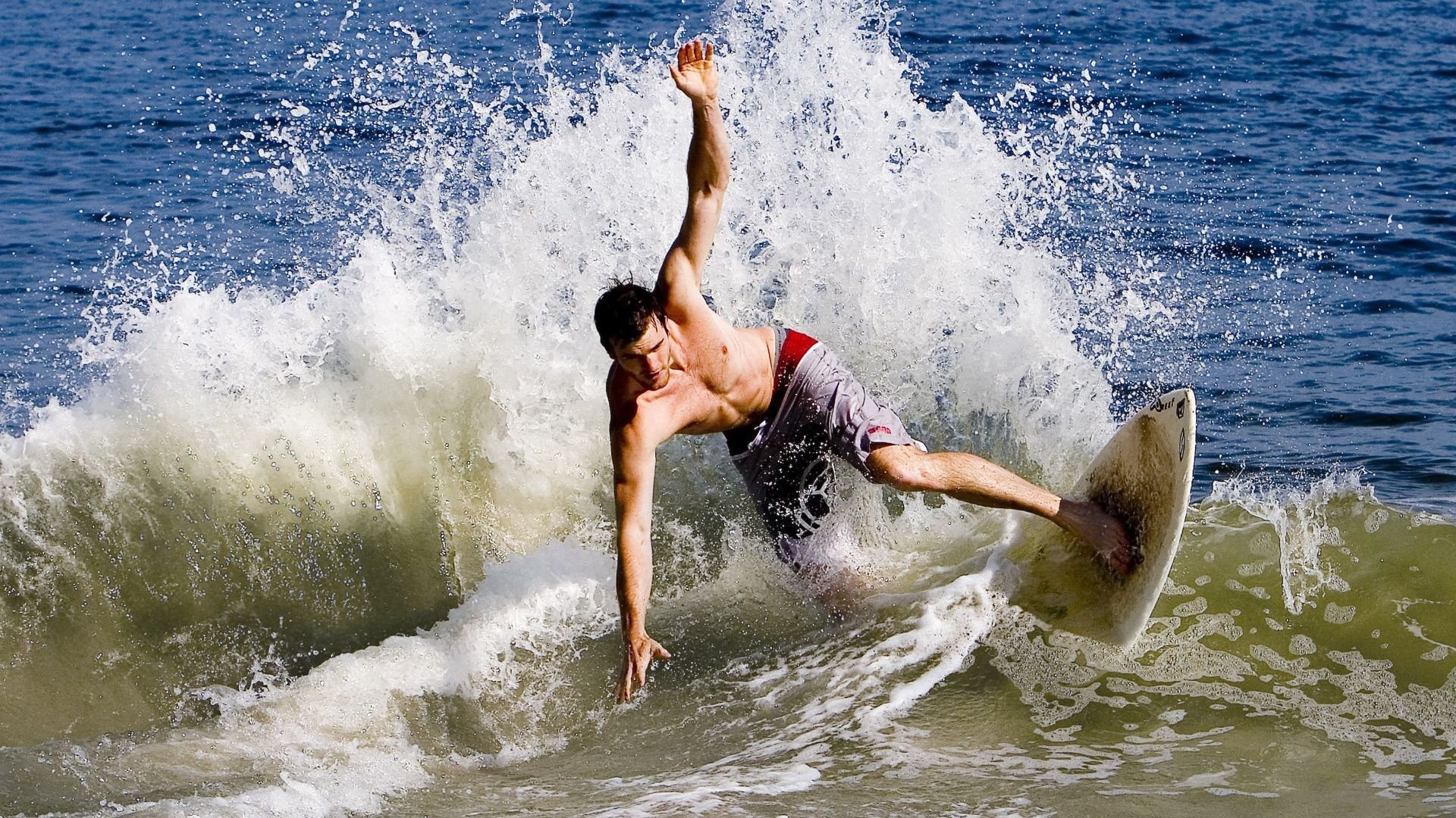 开云官方平台-总决赛之夜，恩比德关键节点连续得分，铸就传奇时刻