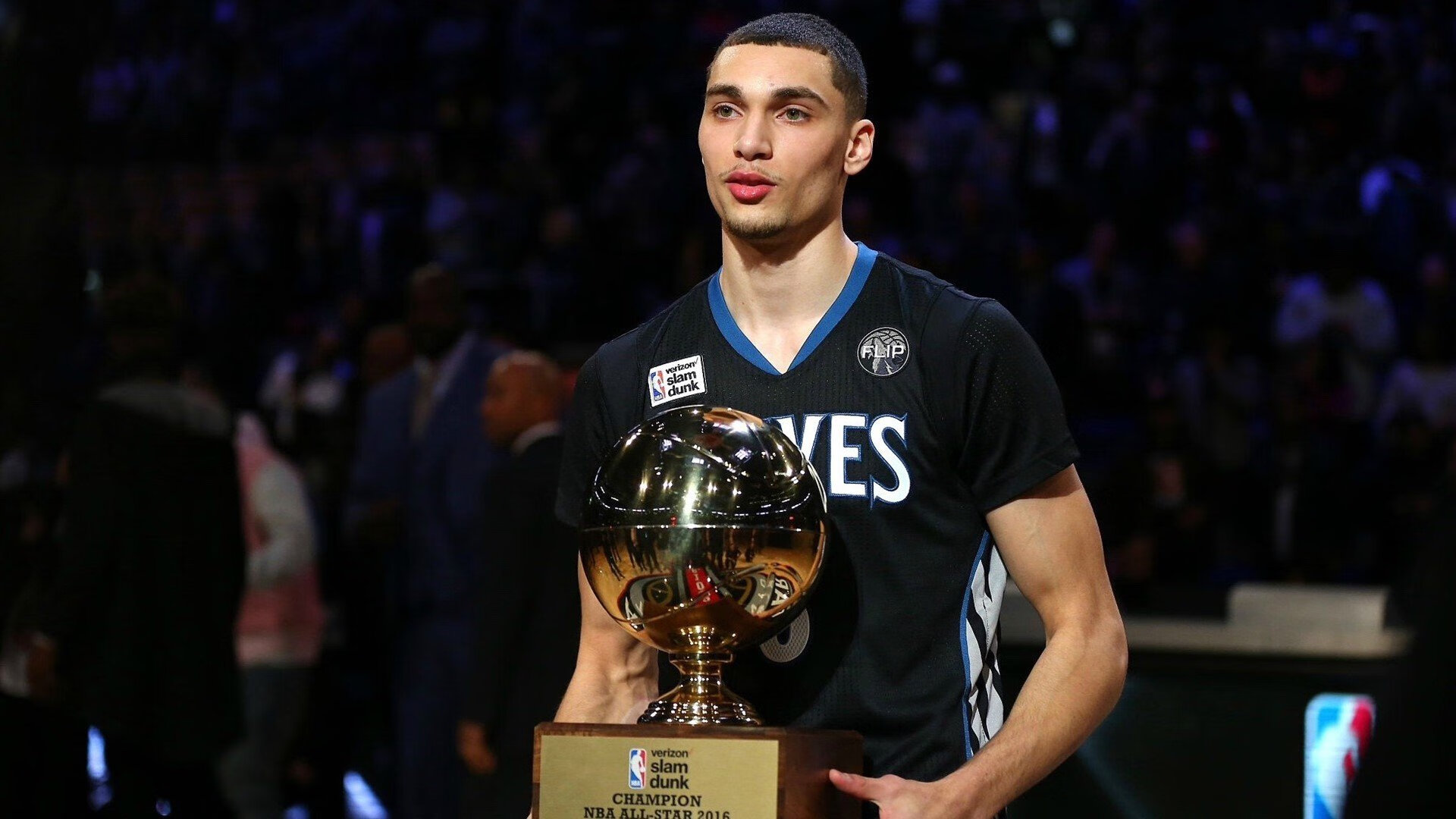 欧冠淘汰赛焦点战，国王碾压开拓者