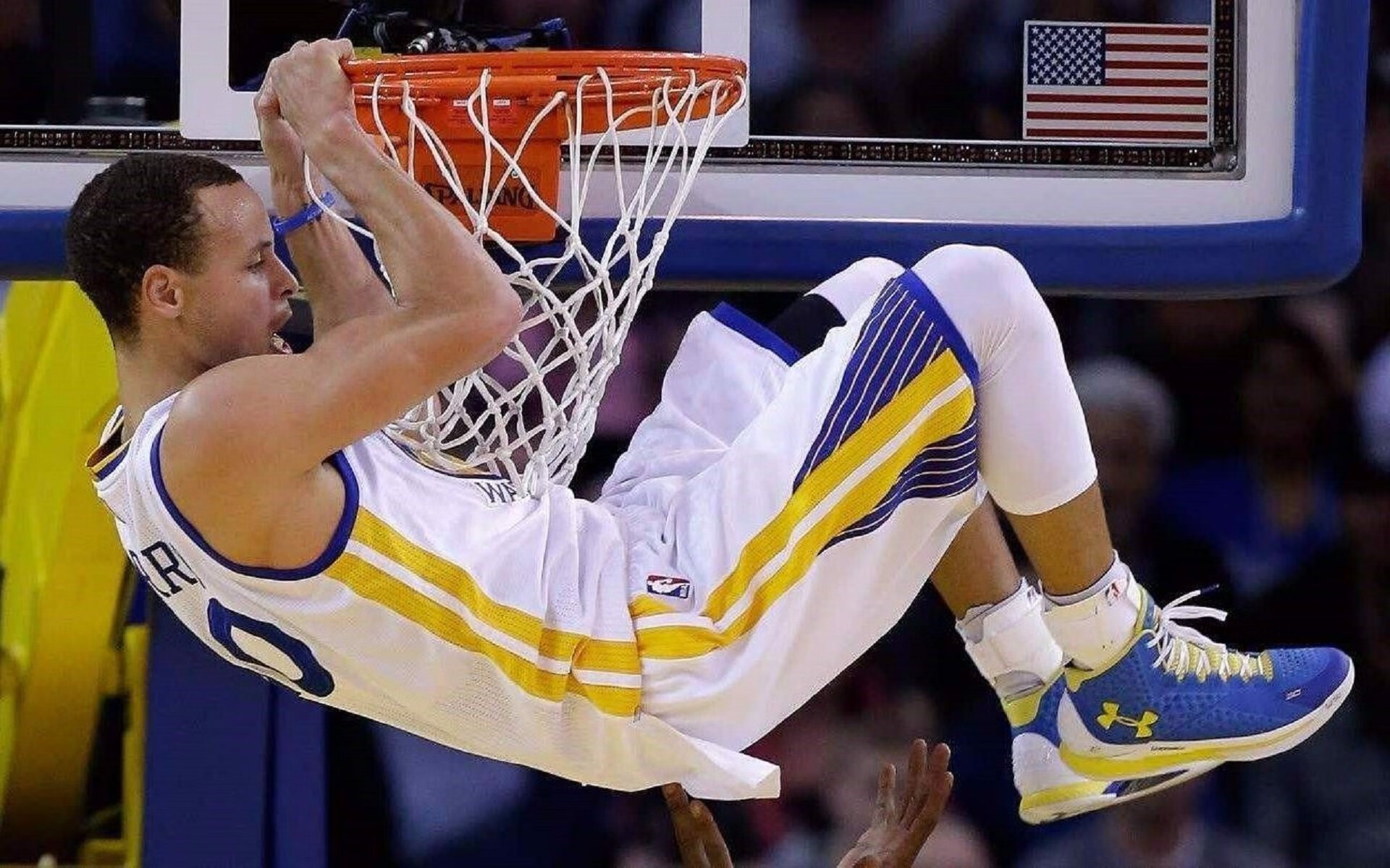 当篮球世界的平行宇宙相撞，NBA总决赛的喧嚣，与蒙得维的亚的奇迹之夜